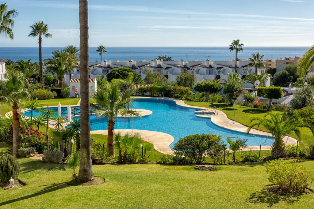 Zwembad view en Middenlandse zee